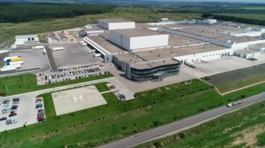 Ladyzhin, Ukrayna, 2 Ağustos 2018: Vinnitsa tavuk çiftliği. Tavuk eti üretimi. Ana ofis. Bir dron çekim. 