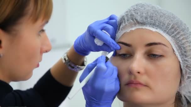 Vinnitsa Ukraina Oktober 2018 Permanent Makeup Permanent Tatuering Ögonbryn Kosmetolog — Stockvideo