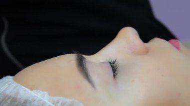 Kalıcı makyaj. Kaşlar kalıcı dövme. Kaş-kaş dövme kalıcı uygulama güzellik uzmanı makyaj.