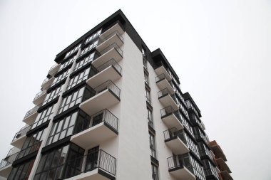 Konut çok katlı bina inşaatı. Yeni yerleşim alanı.