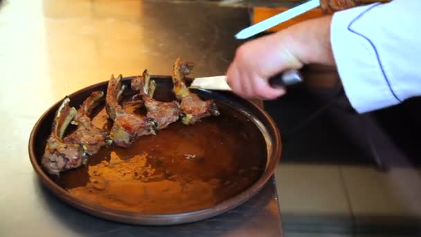Főzés Hús Parazsat Rablóhús Nyárson Főtt Parazsat Füst Sült Hús — Stock videók