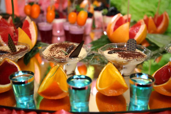 Zoet Buffet Van Fruit Bessen Fruit Recepties Bruiloft Heerlijke Smakelijke — Stockfoto