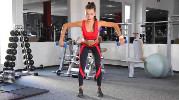 Chica Joven Delgada Corrige Figura Gimnasio Mujer Joven Haciendo Ejercicios — Vídeos de Stock