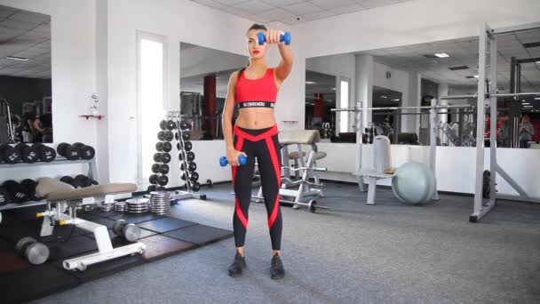 Nce Genç Kız Spor Salonunda Rakam Düzeltir Spor Salonunda Fitness — Stok video