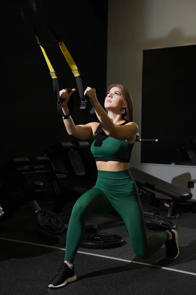 Meninas Fazendo Exercícios Fitness Ginásio Treinamento Ginásio Para Formação Corpo — Fotografia de Stock