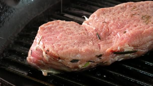 Filete Parrilla Una Sartén Chef Haciendo Filete Carne Res Tierna — Vídeo de stock