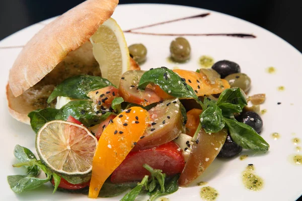 Salade Met Tomaten Basilicum Mozzarella — Stockfoto