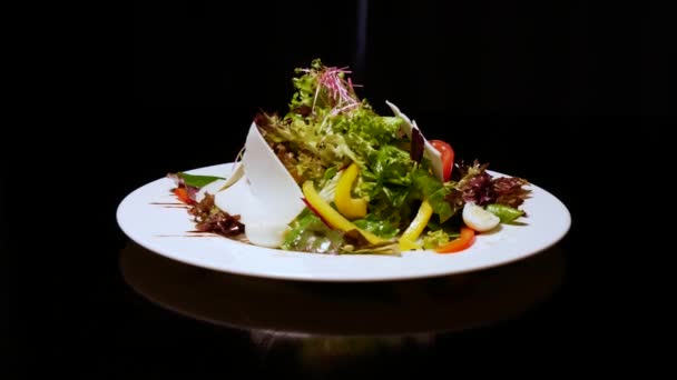 Salada Com Queijo Cabra Salada Com Queijo Cabra Ovos Codorna — Vídeo de Stock