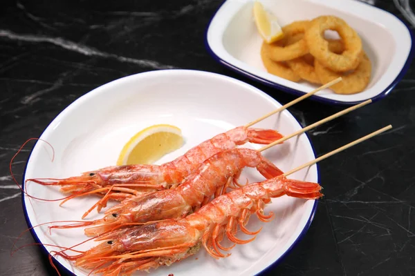 Snack Mariscos Para Cerveza Langoustines Cerveza Anillos Calamar Cervecería — Foto de Stock