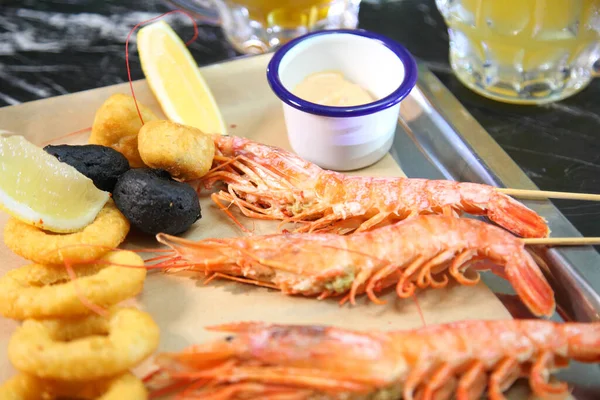 Μπύρα Παμπ Langoustines Και Μπύρα Μπύρα Και Θαλασσινά Σνακ Λανγκουστίνες — Φωτογραφία Αρχείου