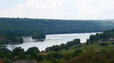 Moldova ile Ukrayna 'nın devlet sınırı olarak Dinyester Nehri. Soroka ve Yampil arasındaki Ukrayna ve Moldova sınırı.