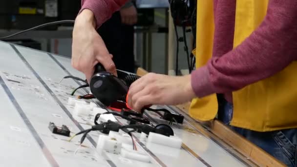 Fabricación Arneses Eléctricos Para Coches Mercedes Clase Clase Clase Producción — Vídeos de Stock