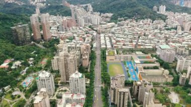 Tayvan 'ın Taipei şehrindeki İHA' ların hava görüntüsü 4K.