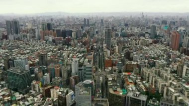 Tayvan 'ın Taipei şehrindeki İHA' ların hava görüntüsü 4K.