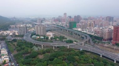 Tayvan 'ın Taipei şehrindeki İHA' ların hava görüntüsü 4K.