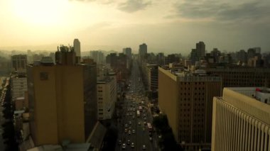 Tayvan 'ın Taipei şehrindeki İHA' ların hava görüntüsü 4K.