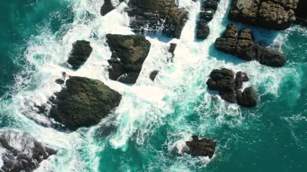 Aerea Vista Dall Alto Filmato Drone Onde Blu Oceano Rompono — Video Stock