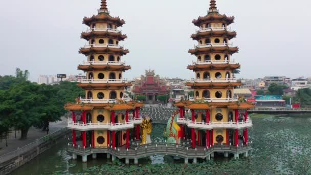 Повітряний Вид Кадрів Дрона Dragon Tiger Pagodas Знаменитого Будинку Південному — стокове відео