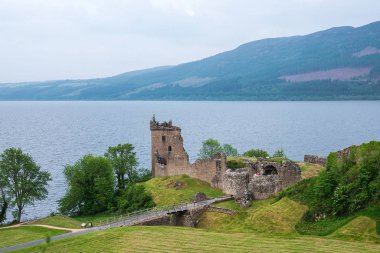 Urquhart Castle on Loch Ness Gölü, İskoçya