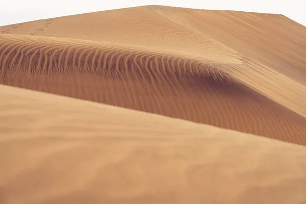 Zand formaties op de majestueuze zandduinen. — Stockfoto