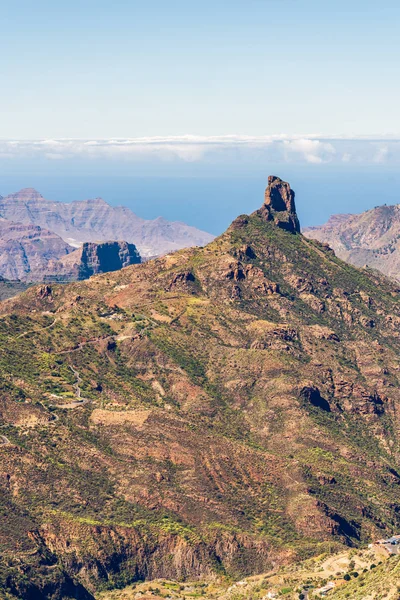 Roque Bentayga avec Pico del Teide en arrière-plan. Vue de — Photo