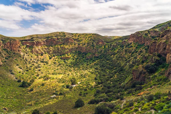 Bandama Krateri, İspanya'nın Gran Canaria'da sönmüş bir volkan. Büyük