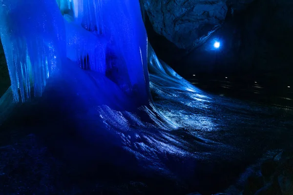 다흐슈타인 자이언트 아이스 케이브, 오스트리아. 얼음 포메이티와 놀라운 동굴 — 스톡 사진