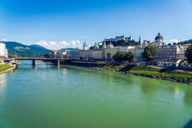 Salzburg, Avusturya'da iyi bilinen bir şehir, 1996 yılından bu yana une olarak listelenen