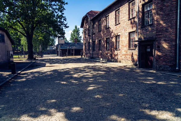 Auschwitz, Polen-11 augusti 2019: Arbeit Macht Frei entré — Stockfoto