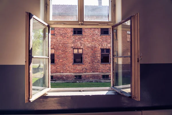 Auschwitz, Poland - August 11, 2019: Open window in Auschwitz — Stock Photo, Image