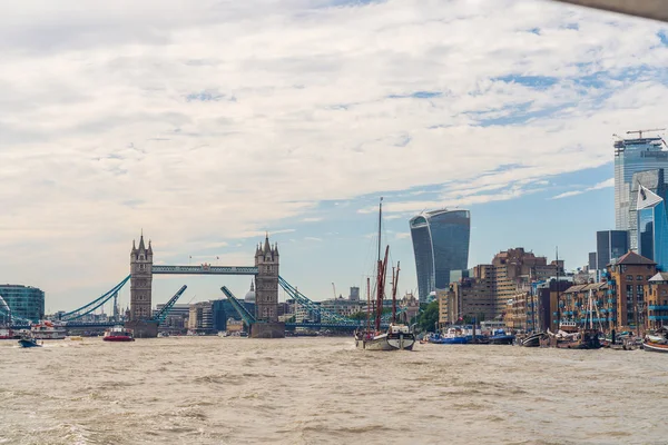 Tower Bridge e il centro di Londra — Foto Stock