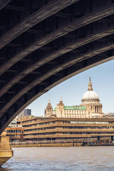 St. Paul's Cathedral in London. — Stock Photo, Image