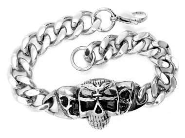 Takı bilezik. Bileklik. Paslanmaz çelik. Bir arka plan rengi