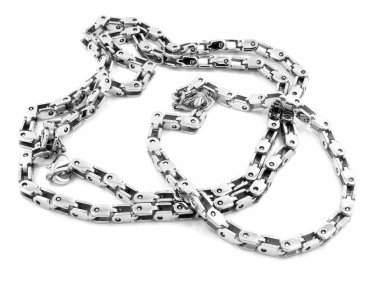 Takı seti. Zincir ve bilezik. Paslanmaz çelik. Bir arka plan rengi