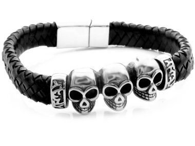 Takı erkekler için. Kafatası paslanmaz çelik. Bir arka plan rengi