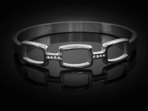 Bracelet en argent bijoux. Acier inoxydable — Photo