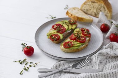 Sandviç ler veya ekmek ve lezzetli malzemelerle hazırlanan tapas. N