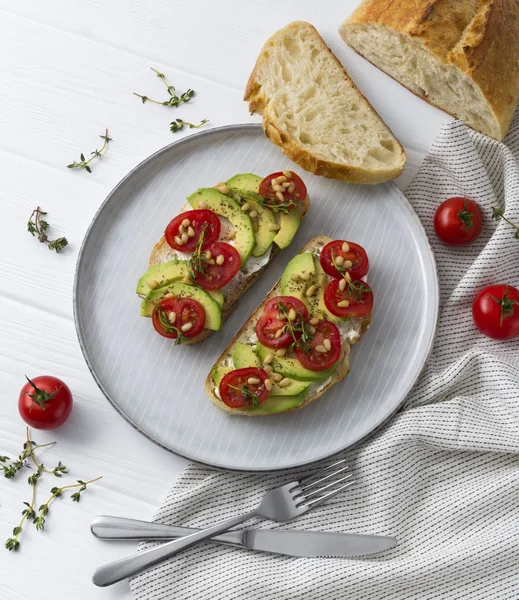 Sandviç ler veya ekmek ve lezzetli malzemelerle hazırlanan tapas. N