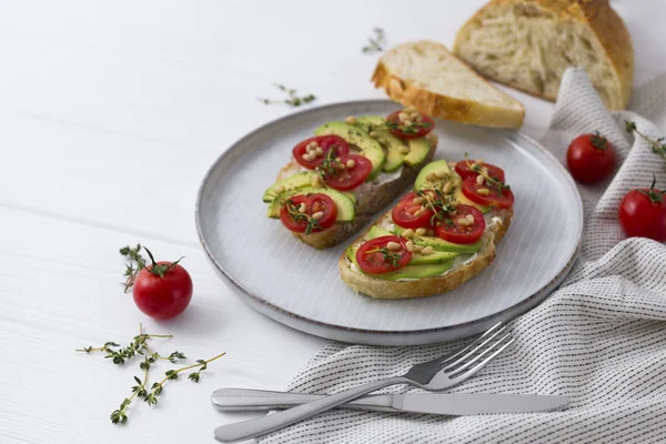 Sandviç ler veya ekmek ve lezzetli malzemelerle hazırlanan tapas. N