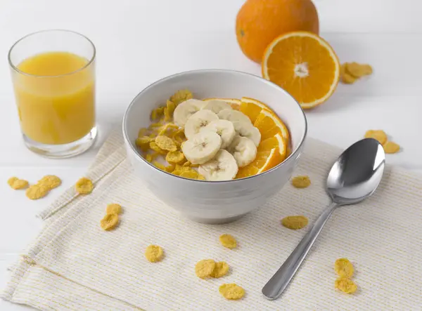 Сніданок, який складається з різних жовтих інгредієнтів — стокове фото