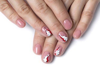 Kadın ellerde parlak moda soyut manikür.