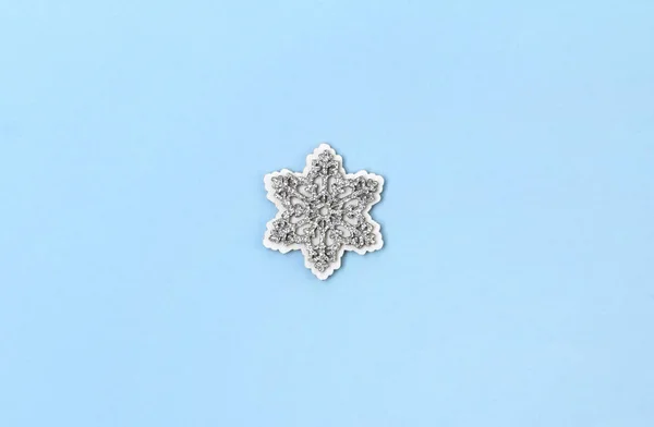 Wooden glittering snowflakes on blue pastel background. — Stock Photo, Image