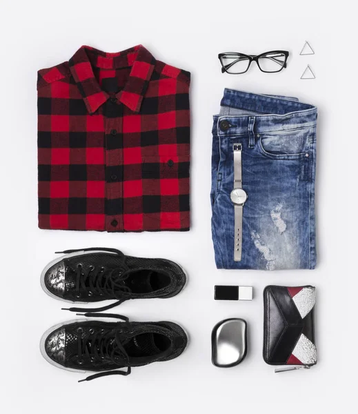 Flat lay female style look with plaid t shirt, jeans, sneakers, watches, comb, glasses, wallet, perfume and earrings — Stok fotoğraf