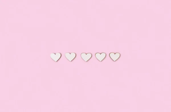 Πέντε καρδιές όπως, καλύτερη άριστη βαθμολογία υπηρεσιών για την ικανοποίηση σε ροζ φόντο. — Φωτογραφία Αρχείου