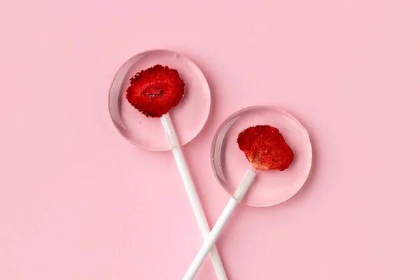 Zelfgemaakte Lolly Gemaakt Van Natuurlijke Uitgedroogde Bessen Roze Achtergrond Gezond — Stockfoto