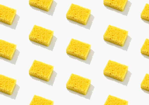 Layout Criativo Com Esponja Amarela Para Lavar Louça Fundo Cinza — Fotografia de Stock