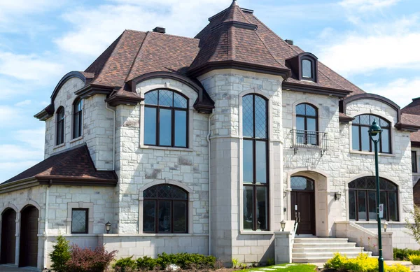 Luxury House Montreal Kanada Mot Blå Himmel — Stockfoto