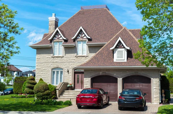 Casa Luxo Montreal Canadá Contra Céu Azul — Fotografia de Stock