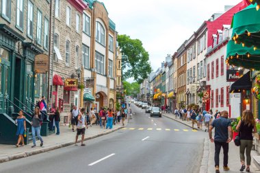 Quebec City, Quebec, Kanada - 23 Haziran 2018: Fransız keşfetmek yaya eski kasaba cazibe