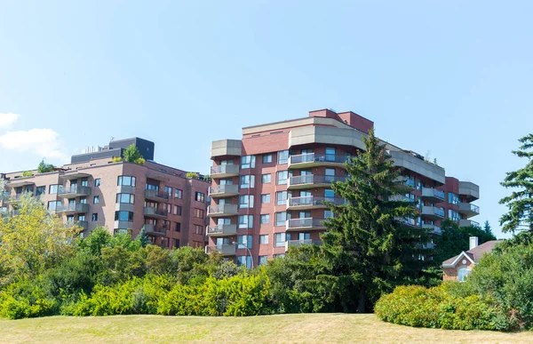 Edificios Condominios Modernos Con Enormes Ventanas Montreal Canadá —  Fotos de Stock